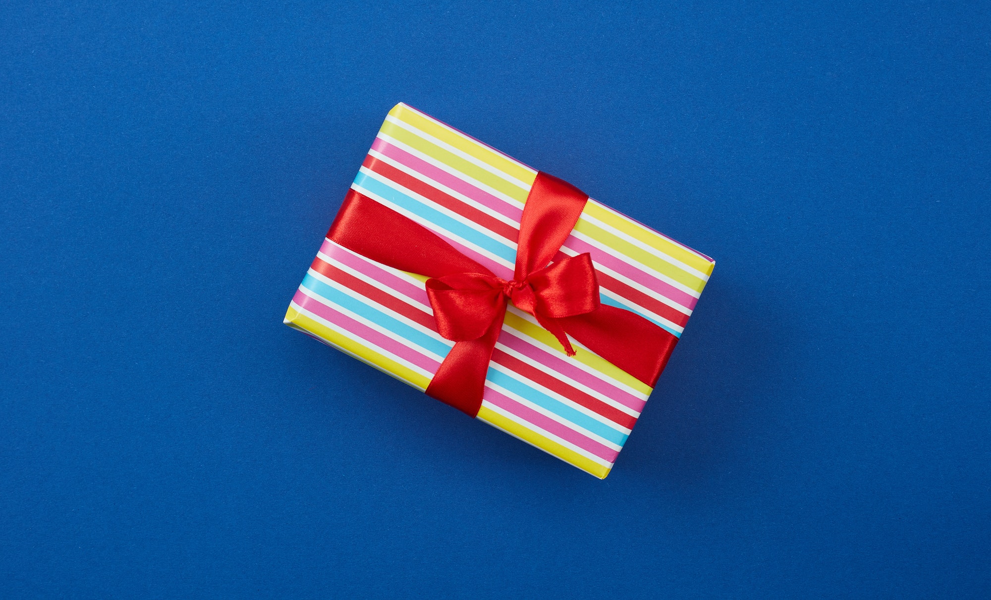How to get reviews on Amazon: image of a wrapped gift box that a customer would receive